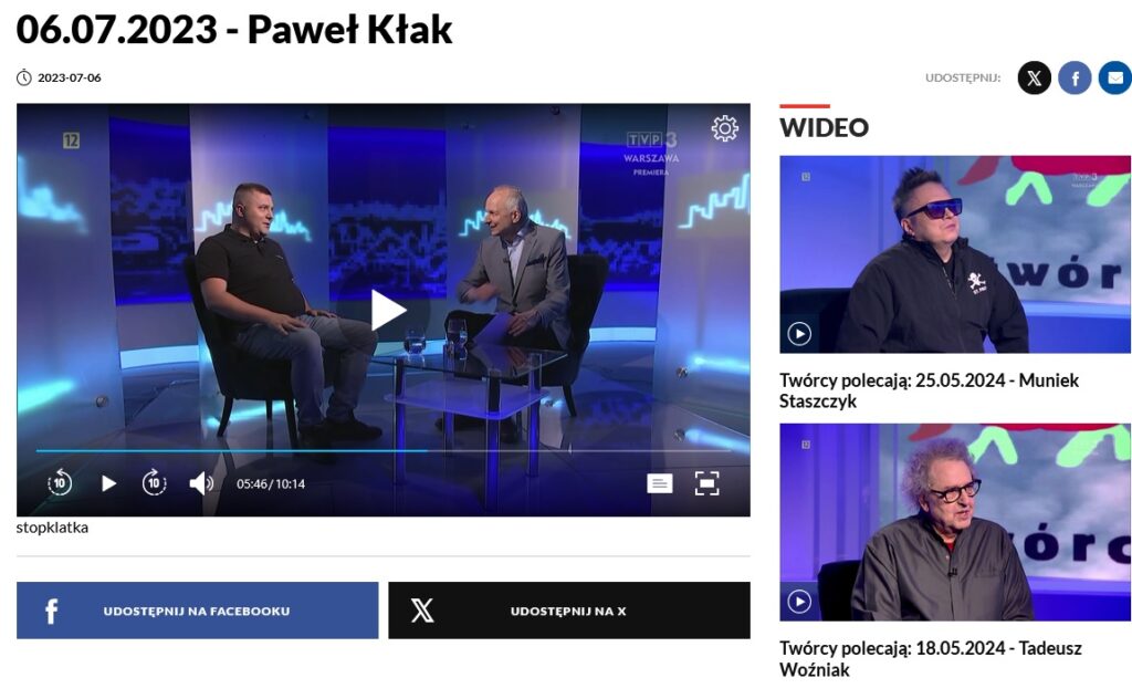 Paweł Kłak w studiu Telewizji Polskiej